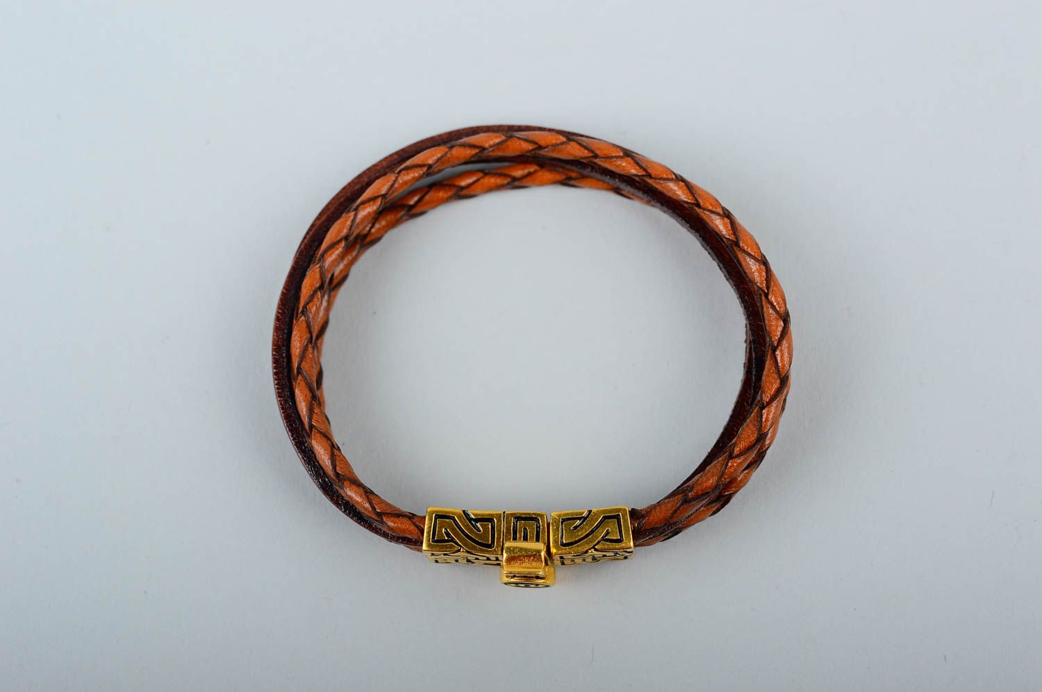Тройной кожаный браслет ручной работы браслет на руку украшение из кожи плетеное фото 1