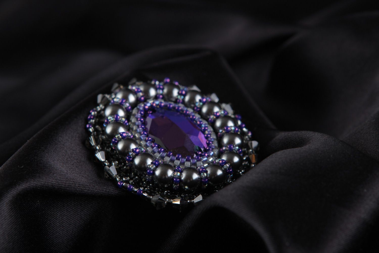 Broche ovale en perles de rocaille japonaises faite main foncée pour femme photo 5