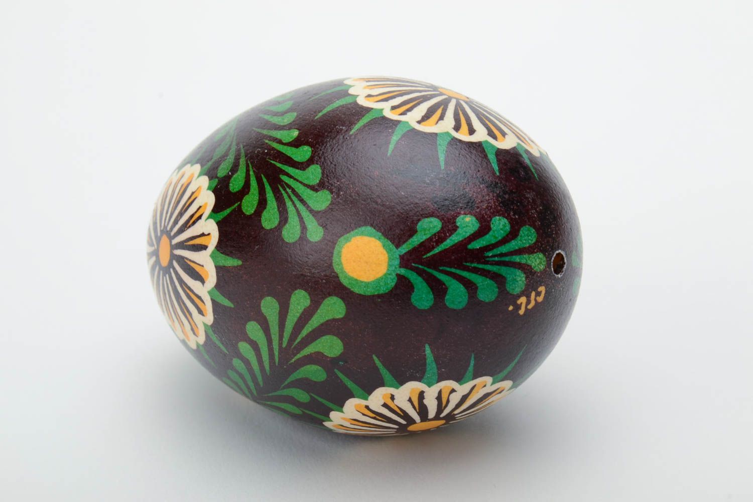 Huevo de Pascua pintado de ganso artesanal en técnica de cera negro foto 4