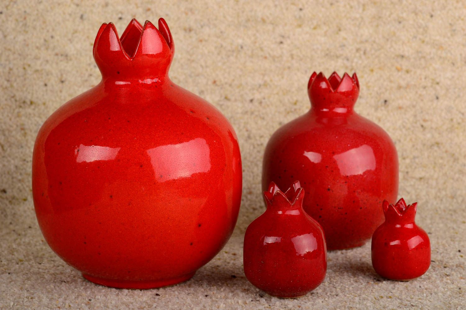 Four vases 7 inches tall and down in red hot color pomegranate shape 1,8 lb photo 1