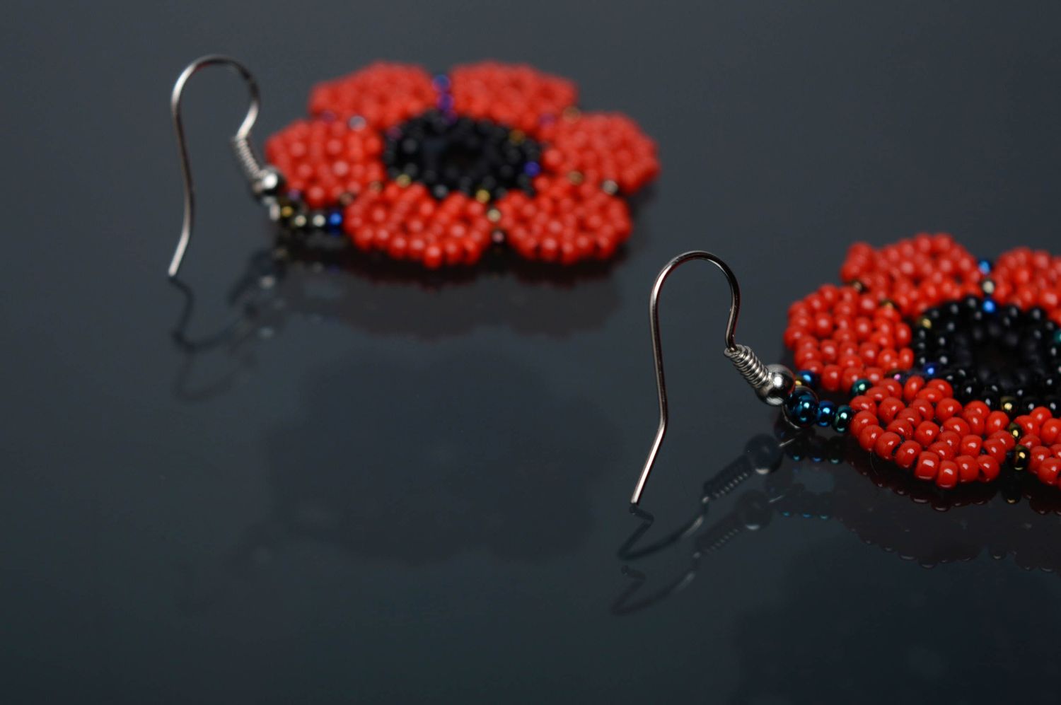 Beaded earrings in the shape of poppy flowers photo 4