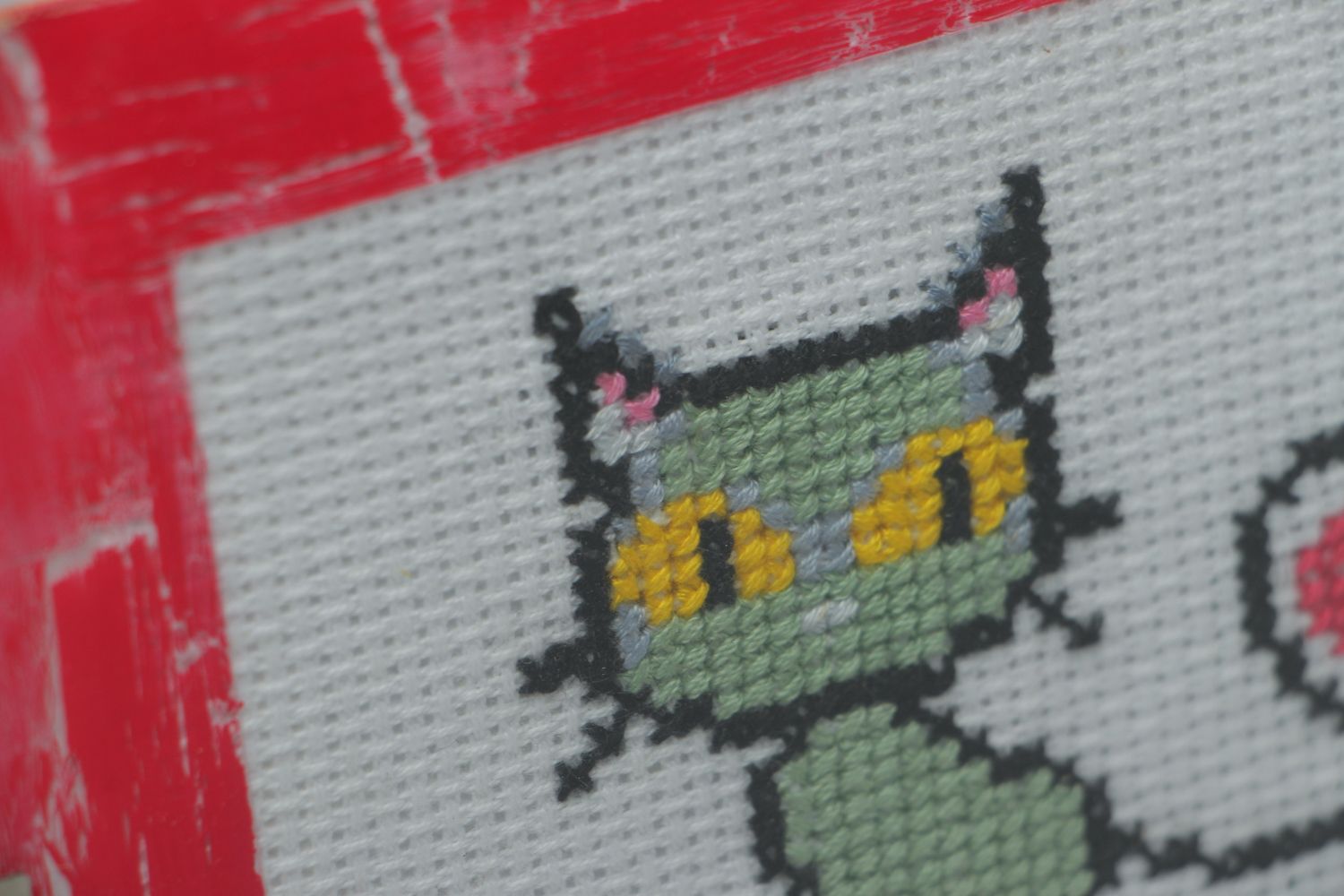 Cross stitched picture with frame Cat photo 2