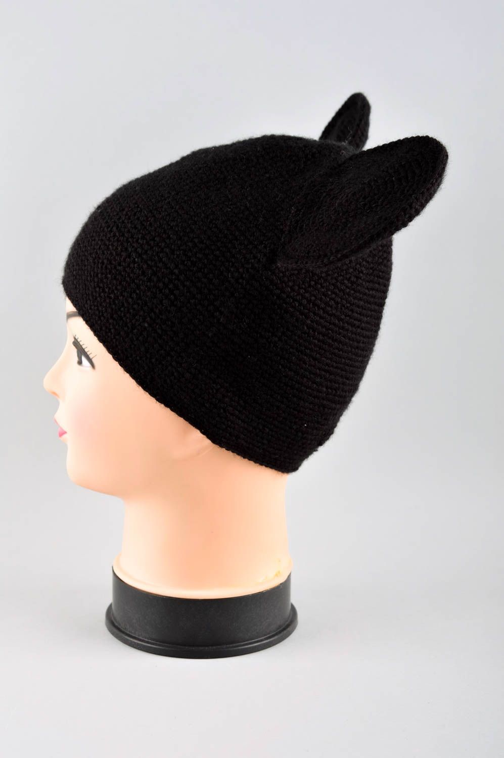 Вязаная шапка ручной работы зимняя шапка черная с ушками красивая шапка фото 5