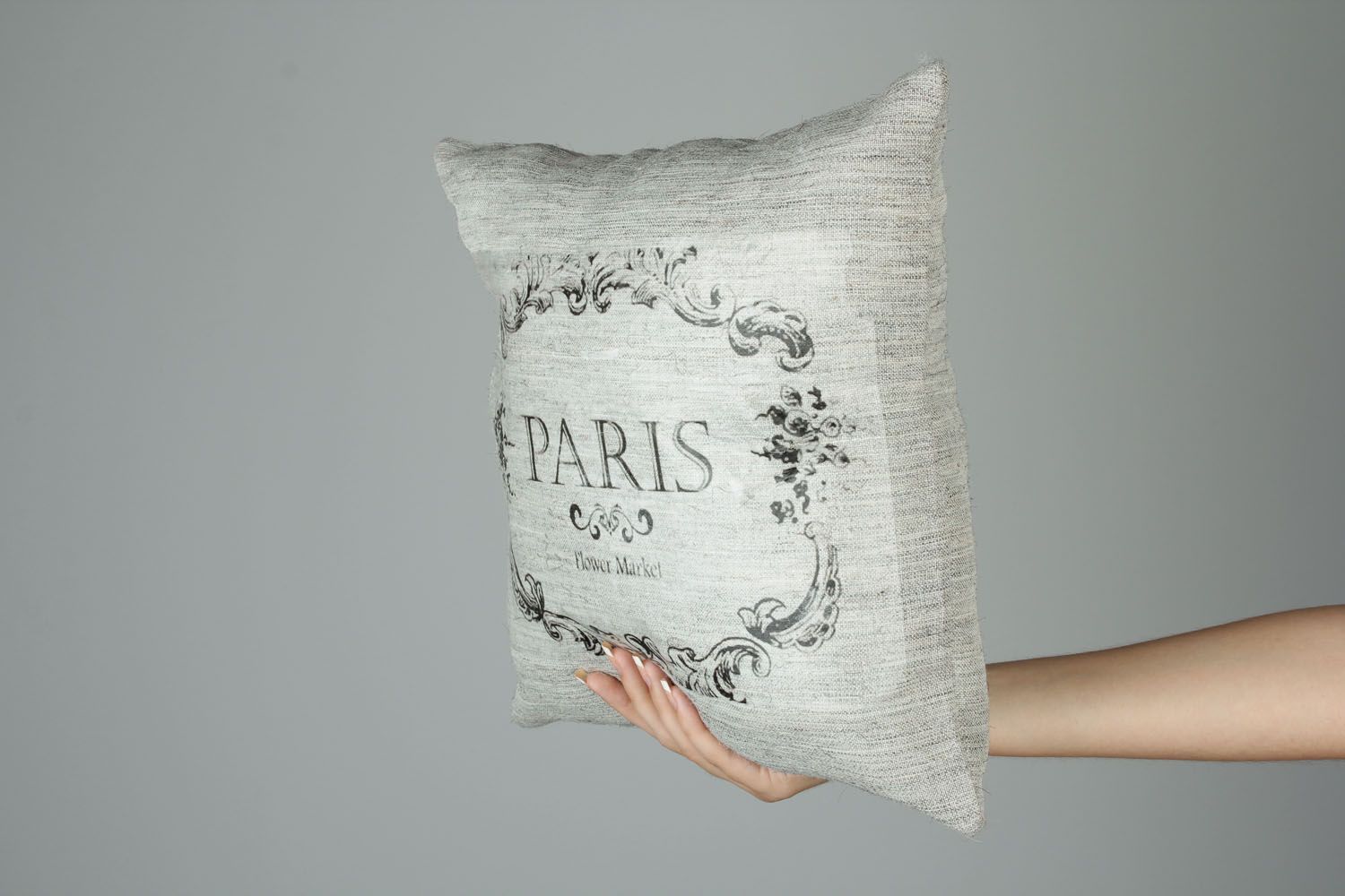 Coussin pour canapé en tissu naturel zippé fait main gris original Paris photo 4