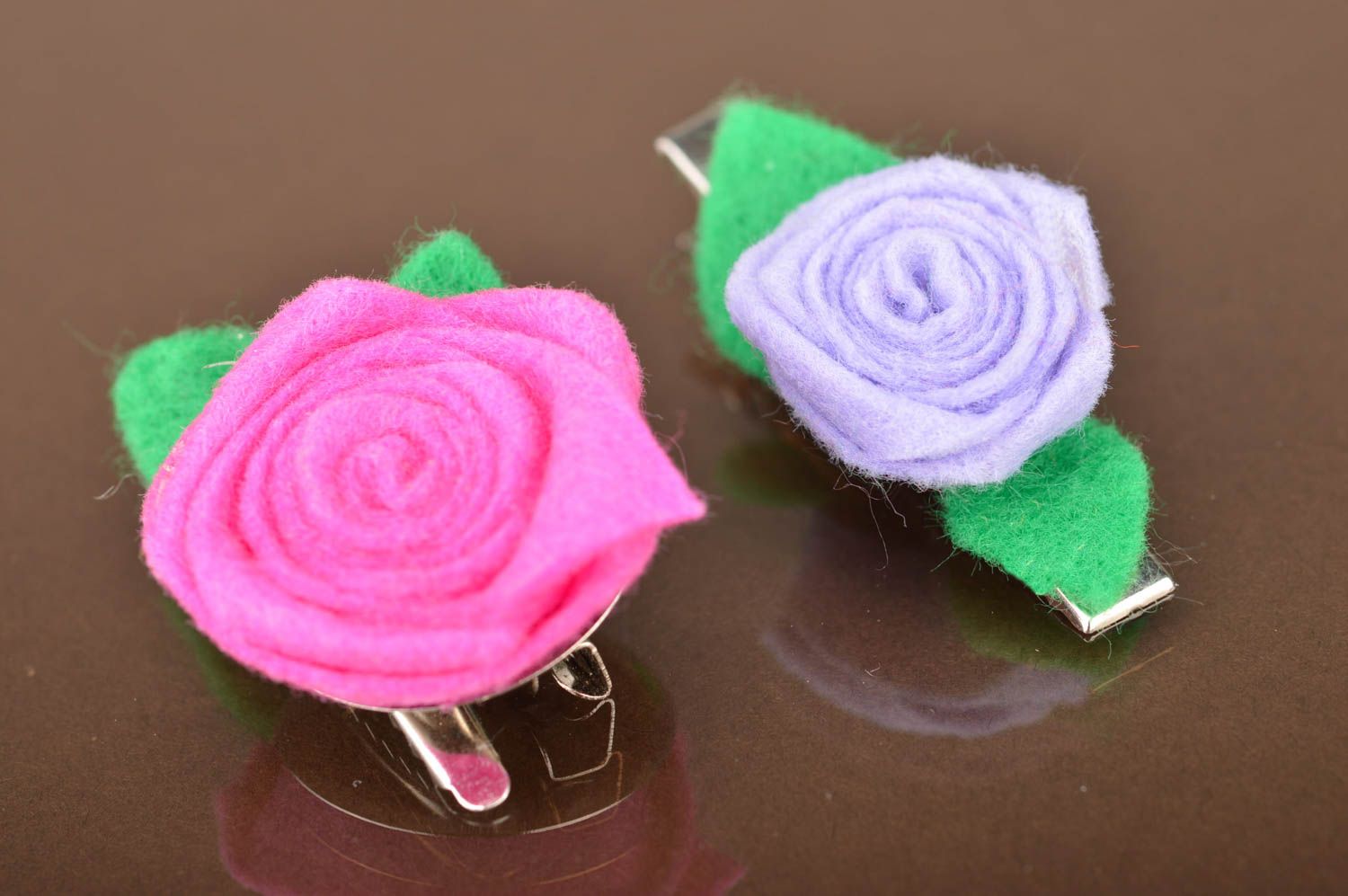 Barrettes à cheveux 2 pièces faites main en feutre avec fleurs rose et violette photo 2