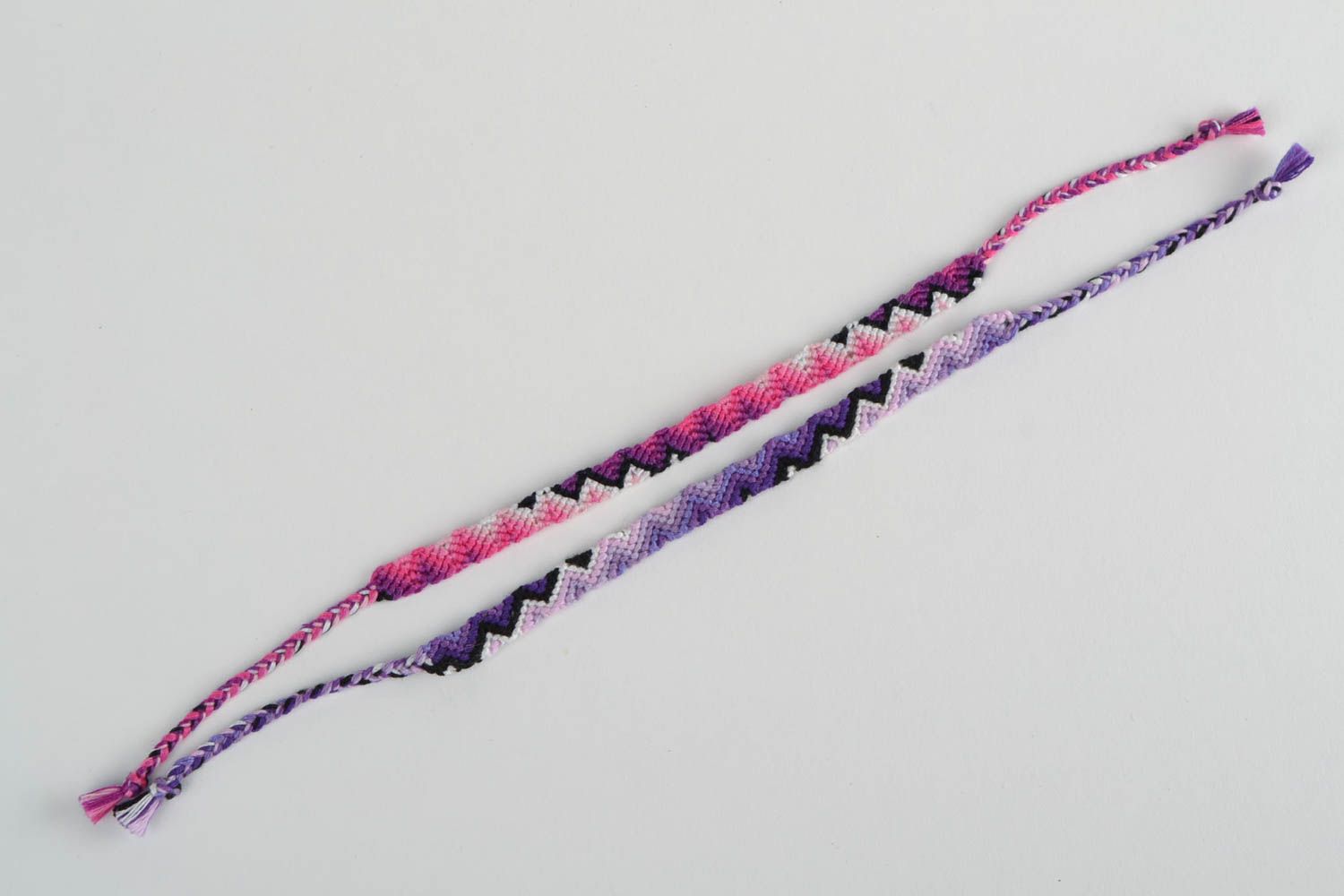 Set of 2 handmade friendship wrist bracelets woven of threads pink and violet photo 5