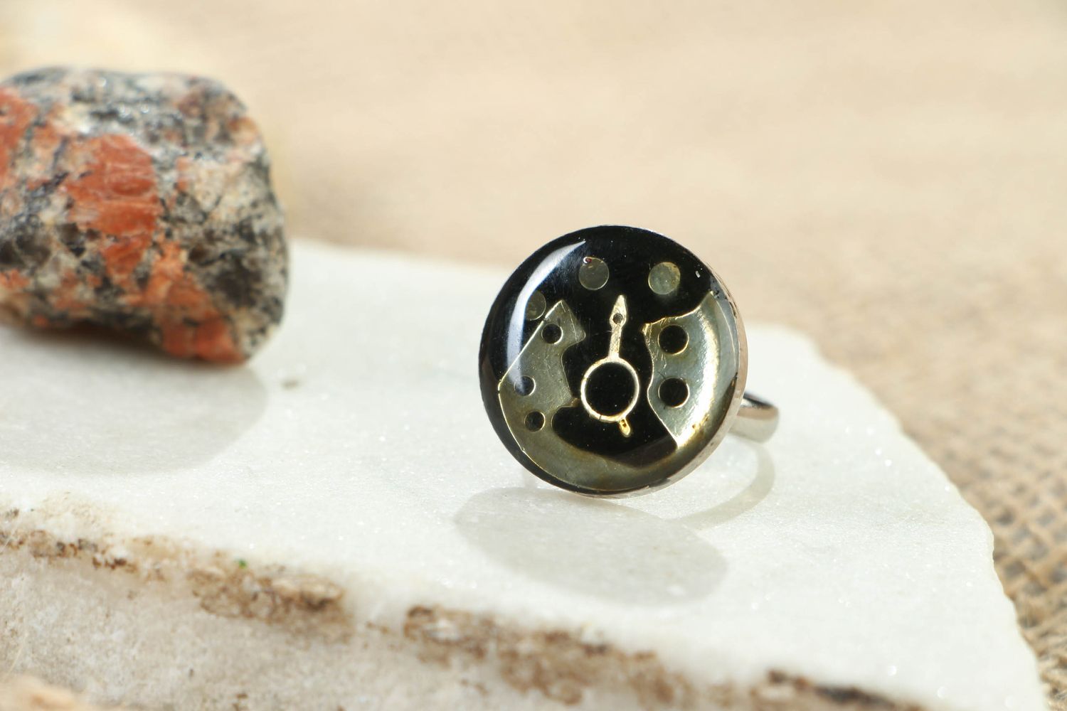 Круглое металлическое кольцо в стиле стимпанк  фото 4