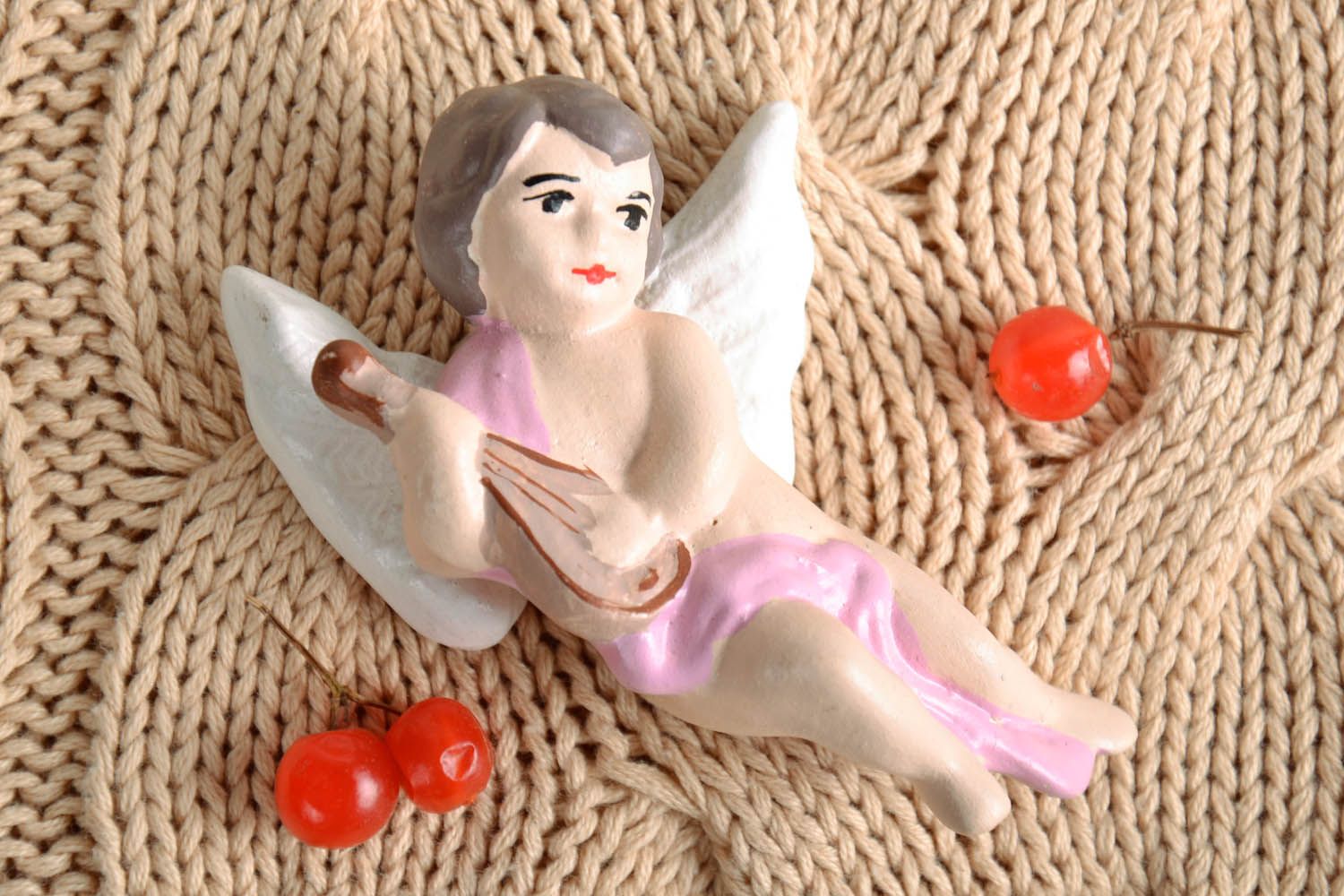 Ceramic magnet in the shape of angel photo 1