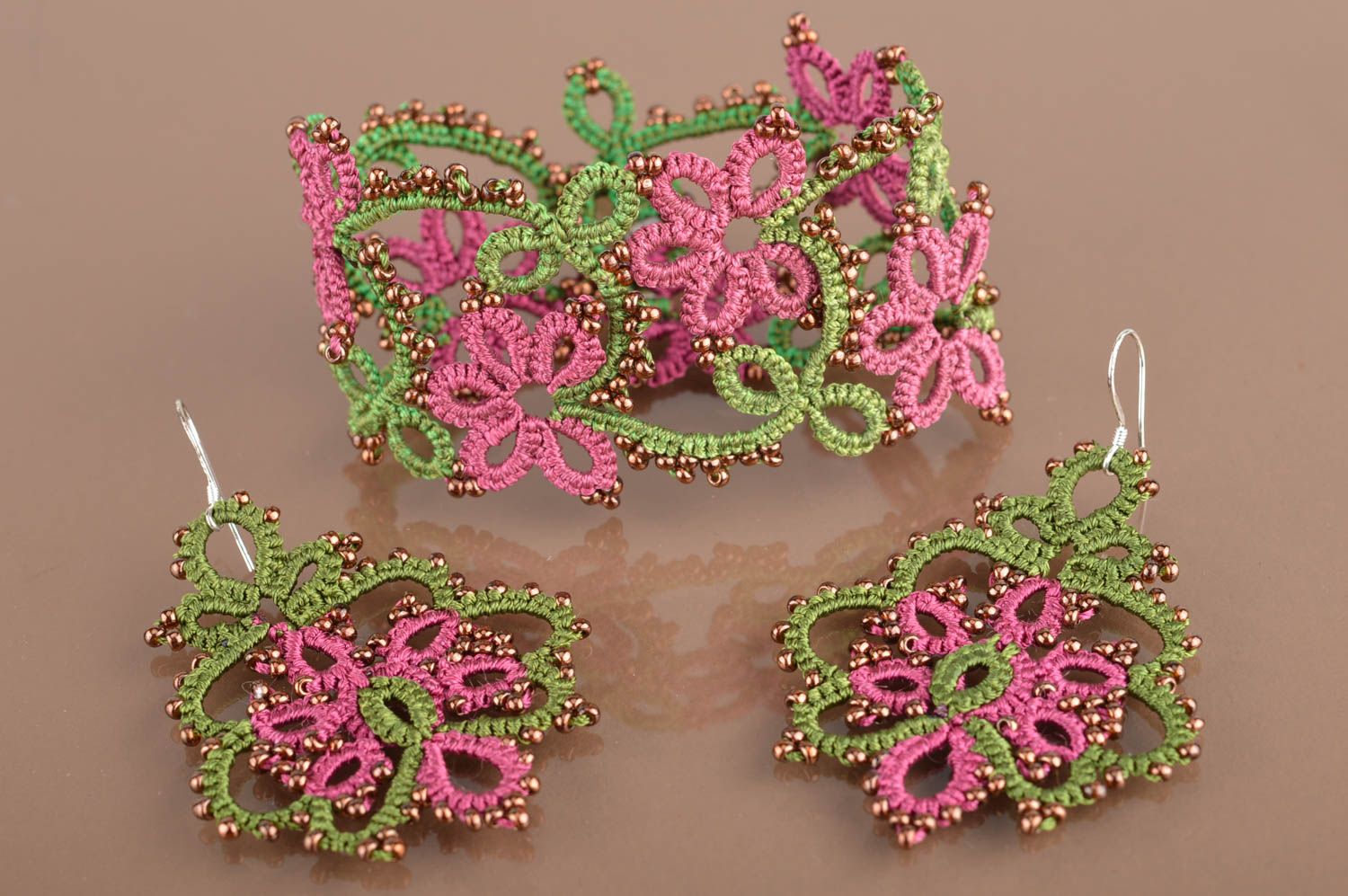 Handmade lace tatted jewelry set green and violet earrings and wrist bracelet photo 2