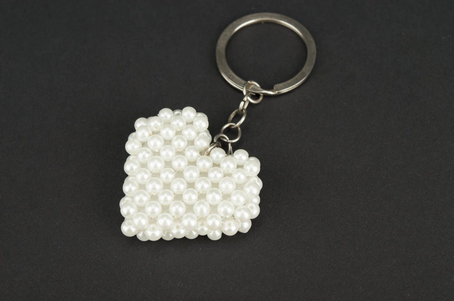 Porte-clefs coeur blanc fait main en perles de rocaille Accessoire design photo 2