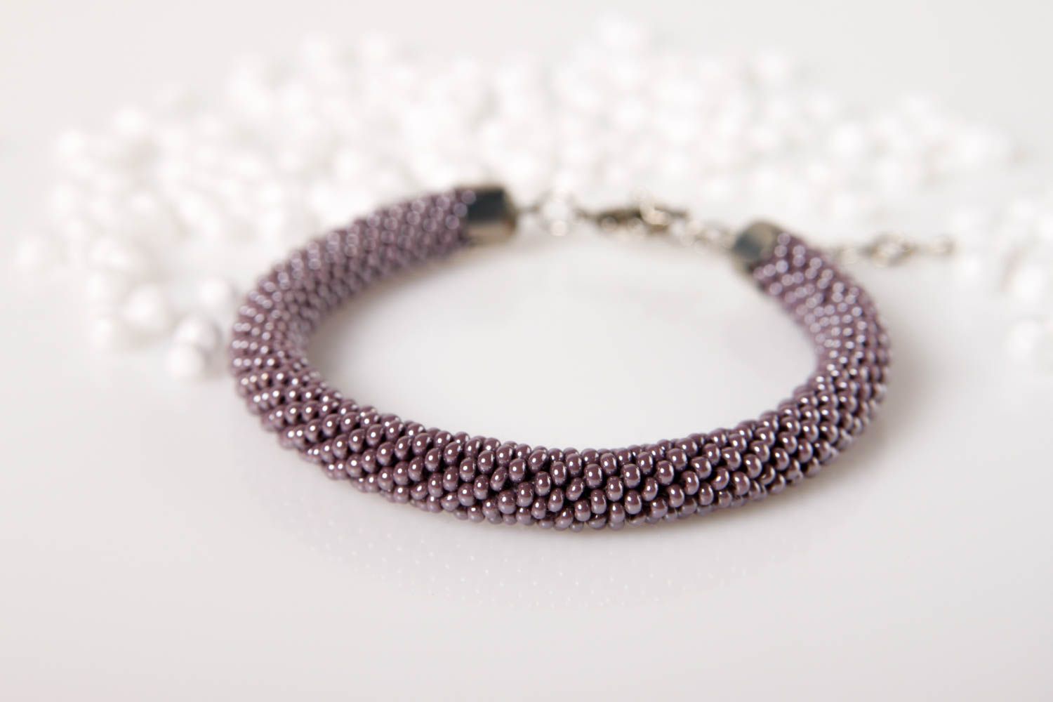 Bracelet perles rocaille Bijou fait main lilas design Accessoire femme photo 1