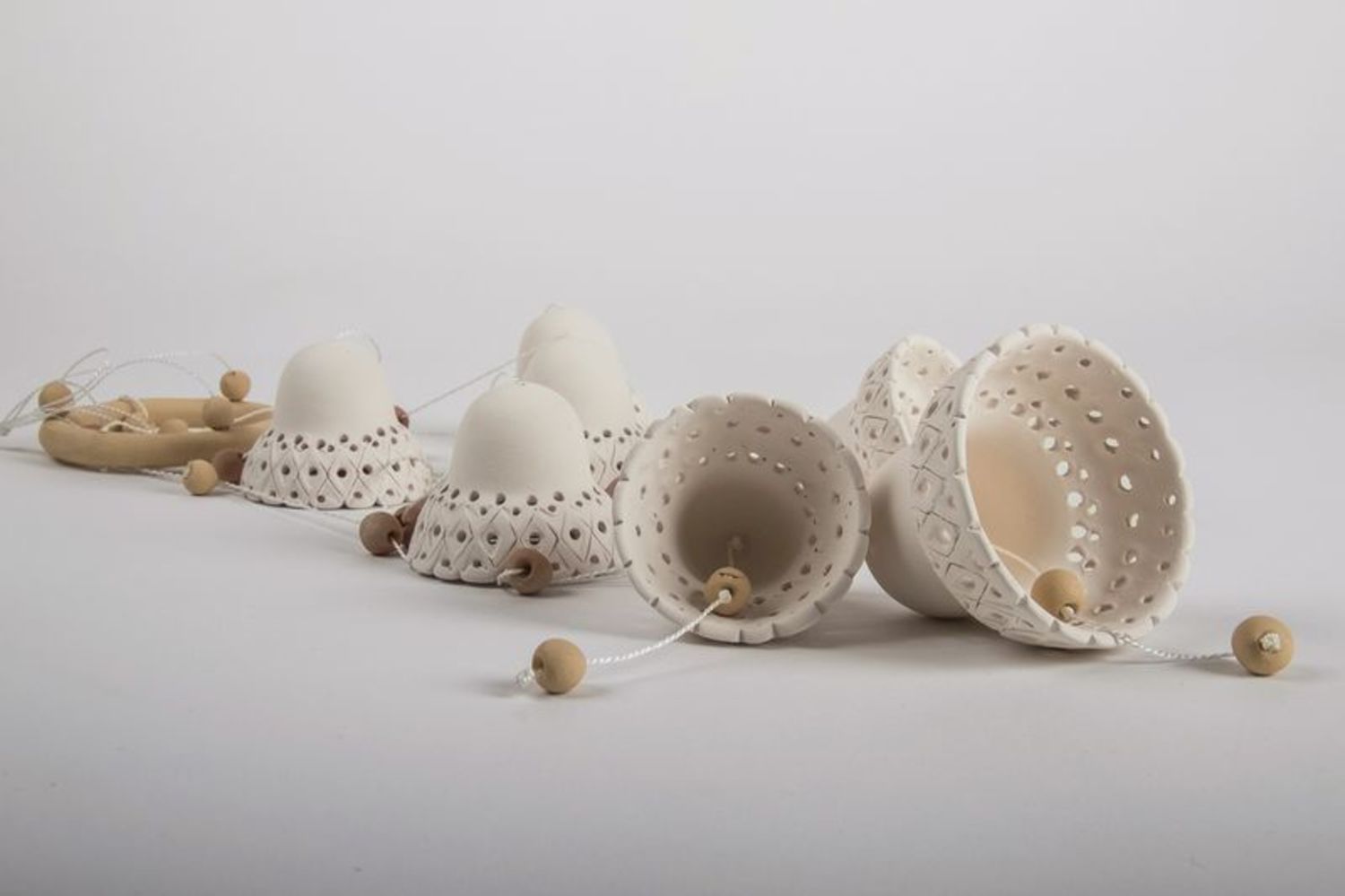Sinos de cerâmica com bolas foto 5