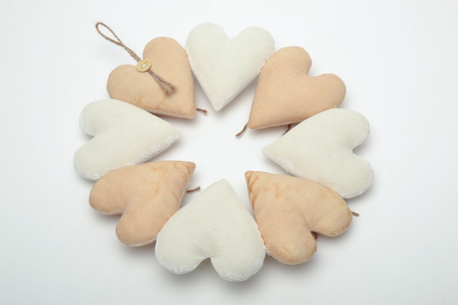 Suspension décorative cœurs de tissu naturel de lin faite main pour intérieur photo 4