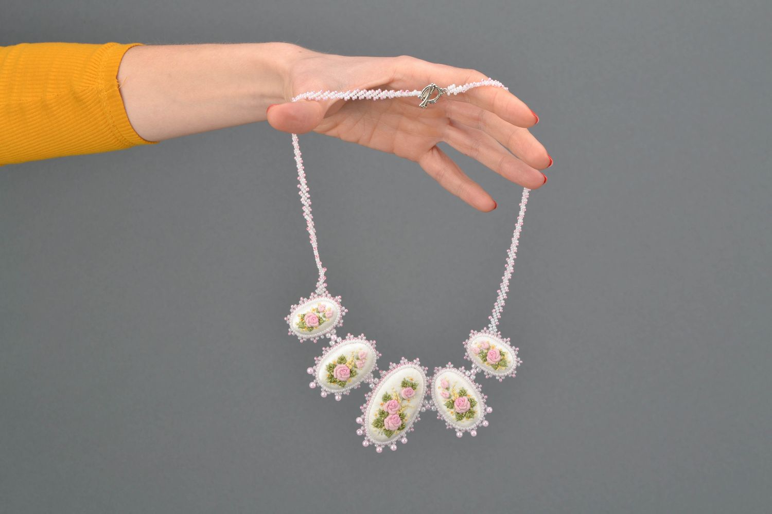 Gentle beaded necklace with embroidery photo 2