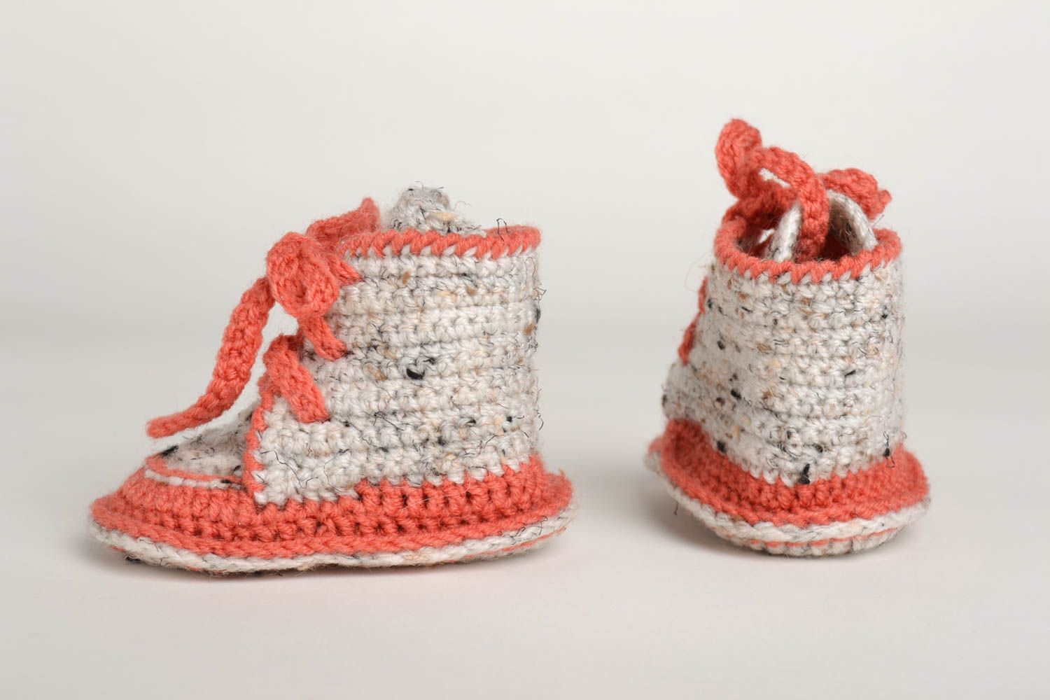 Gehäkelte Babyschuhe handgefertigte Schuhe Geschenke für Kleinkinder in Grau  foto 3