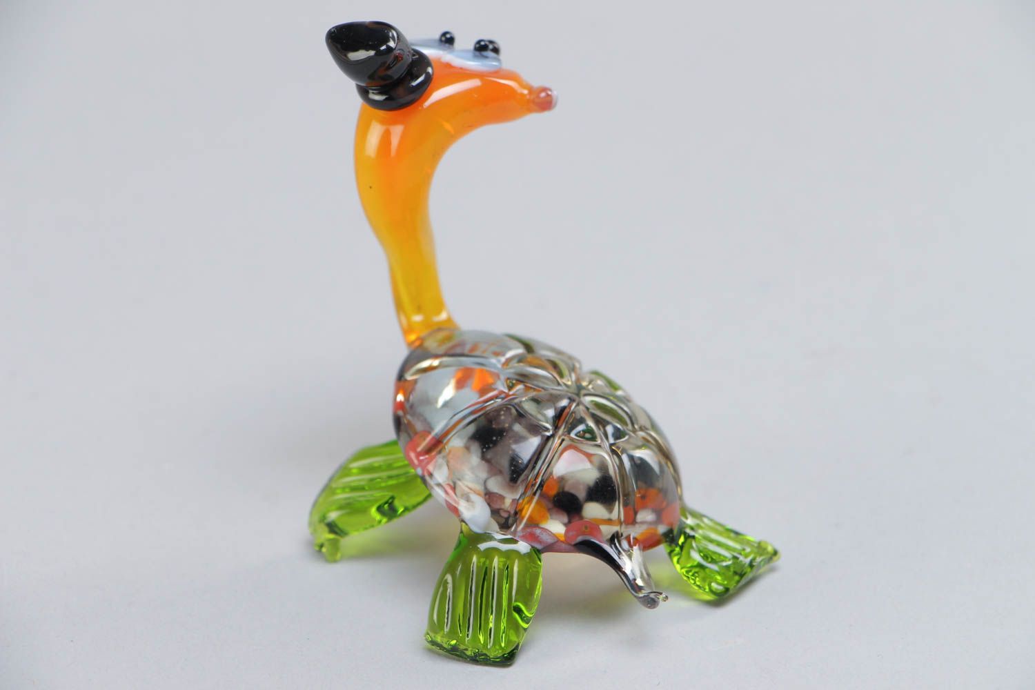 Figura de vidrio hecha a mano y pintada en técnica lampwork con forma de tortuga  foto 4