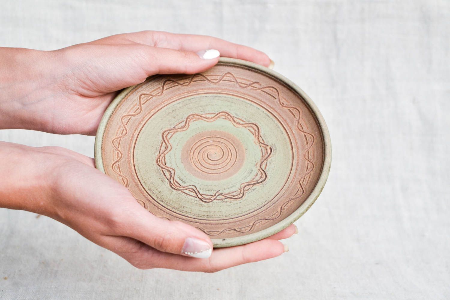 Plato de cerámica hecho a mano pintado regalo para mujer  decoración de interior foto 2