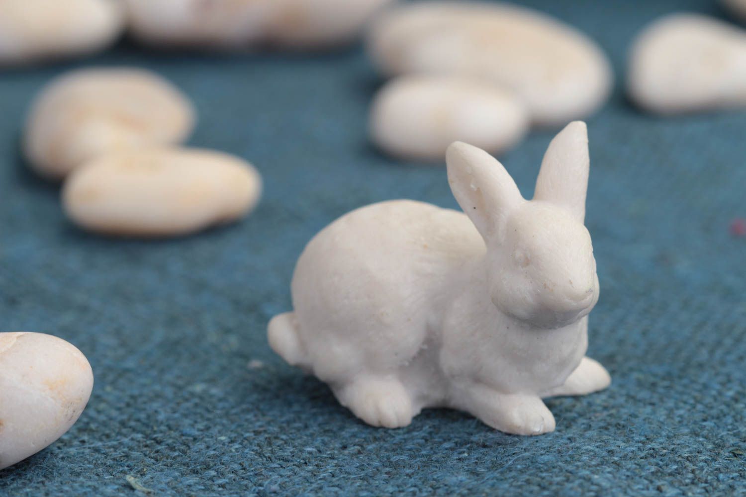 Figurine lapin fait main petite Statuette lapin blanc Objet à décorer photo 1