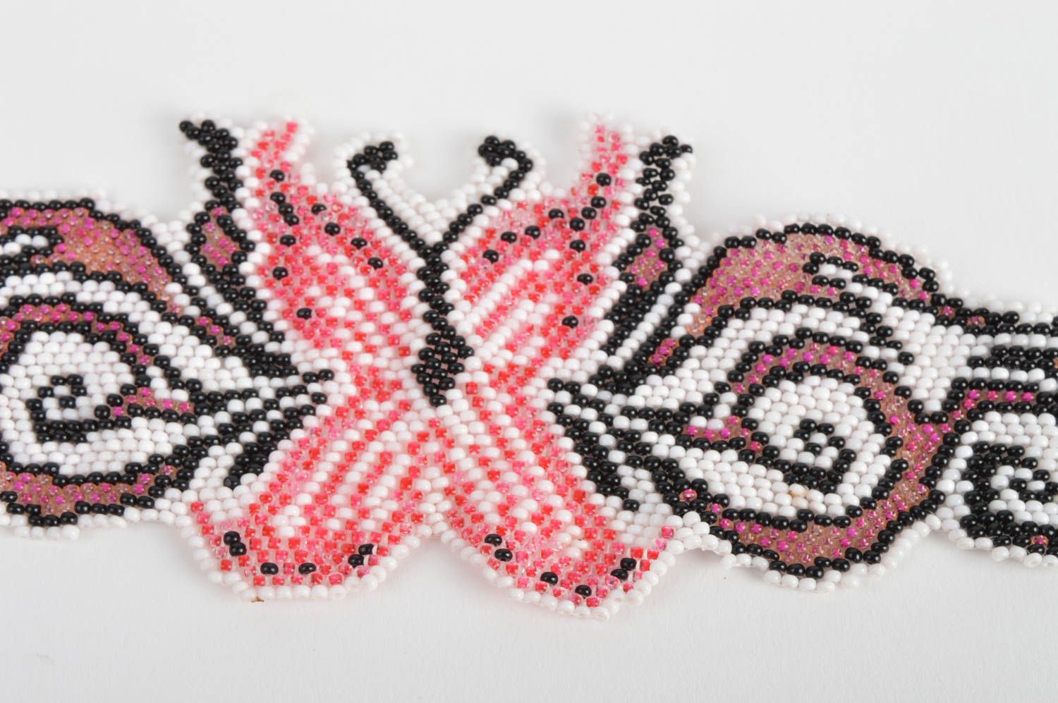 Красивый браслет из бисера авторский плетеный широкий с бабочкой ручной работы фото 4