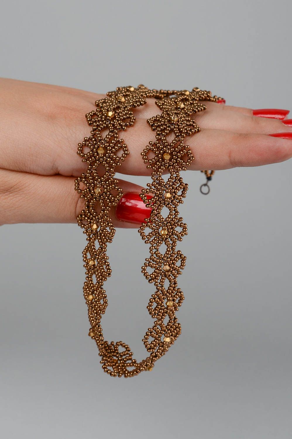 Колье из бисера украшение ручной работы ожерелье из бисера ажурное коричневое фото 5