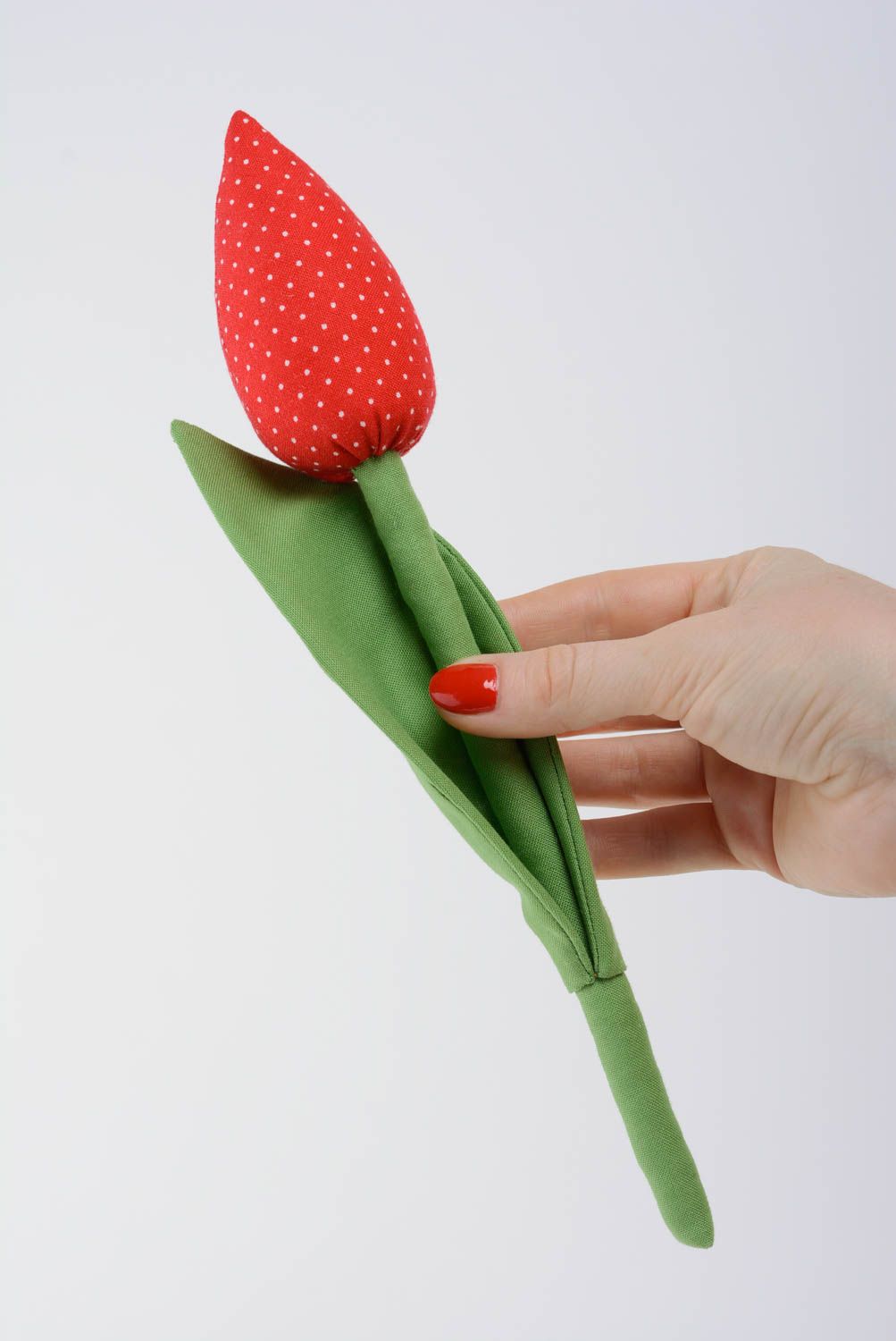 Tulipe artificielle en tissu de coton rouge faite main décorative design photo 4