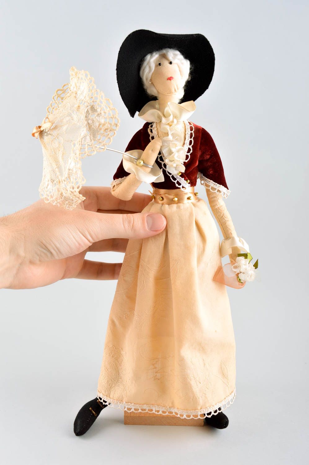 Авторская кукла игрушка ручной работы дизайнерская кукла в виде дамочки фото 3