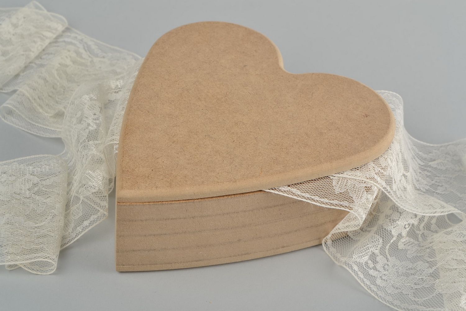 Boîte en forme de coeur en panneau de fibres de bois à décorer faite main photo 1