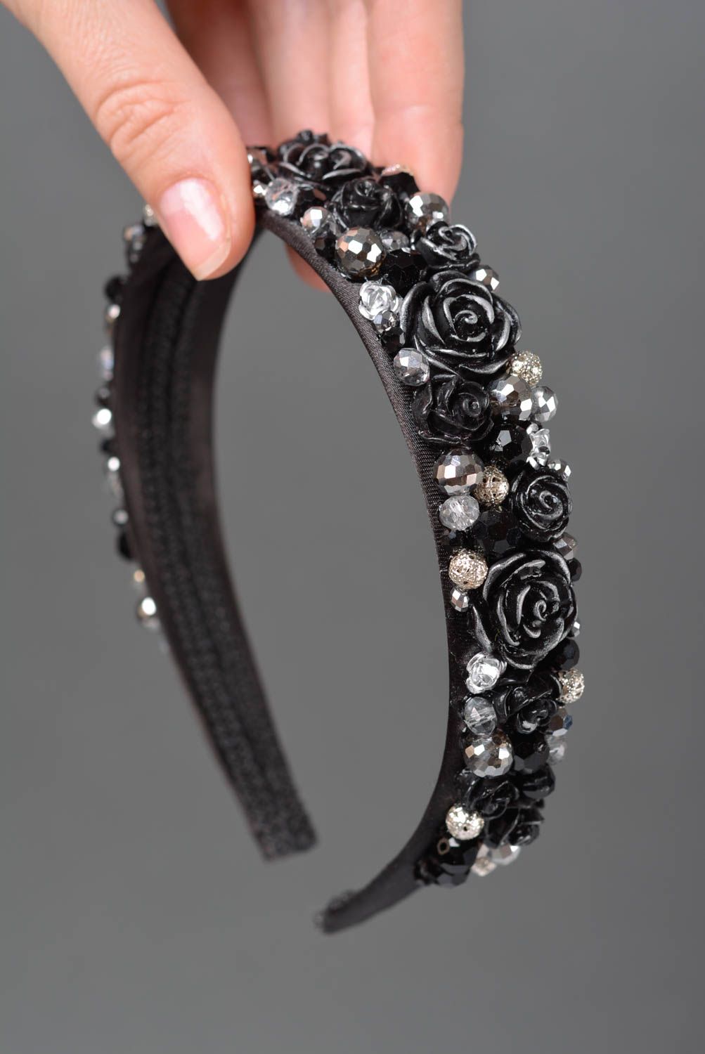 Unusual beautiful homemade designer black beaded headband with plastic flowers photo 2