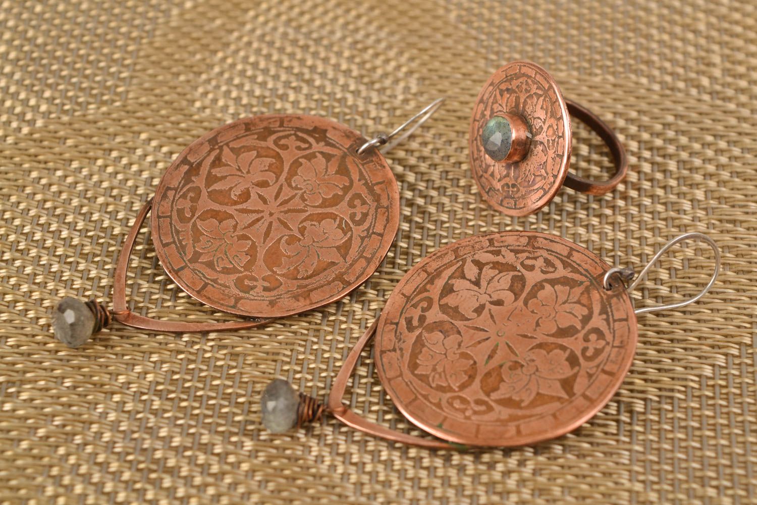 Set de adornos artesanales de cobre en técnicas de patinado y alambrismo foto 1