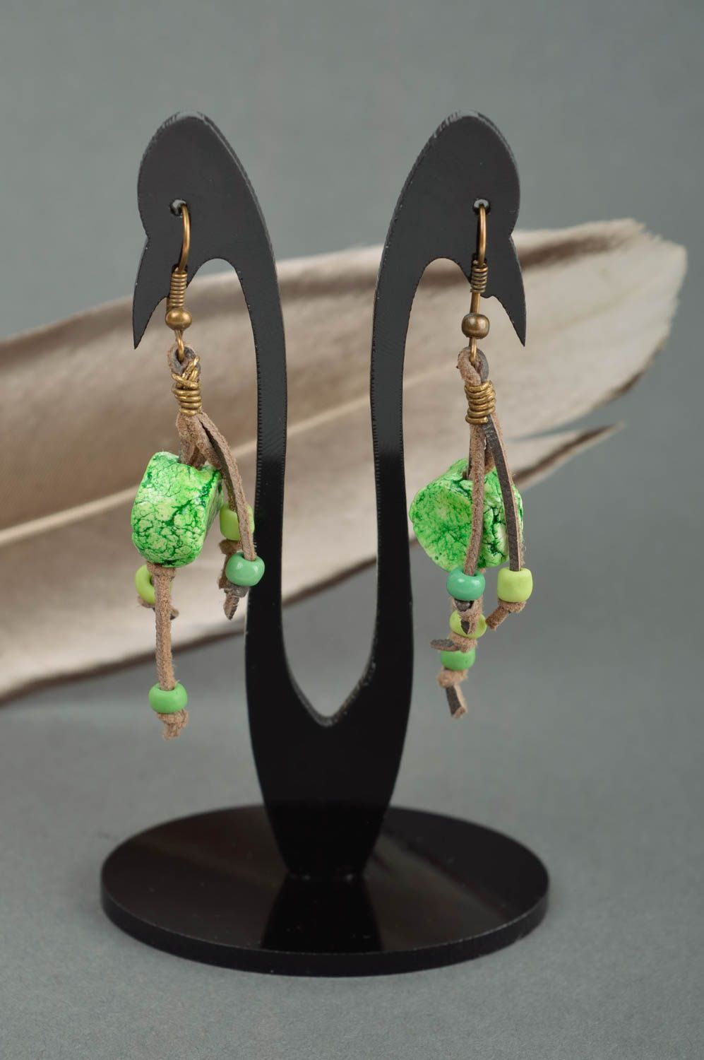 Boucles d'oreilles pendantes Bijou fait main design mode Accessoire femme vert photo 1