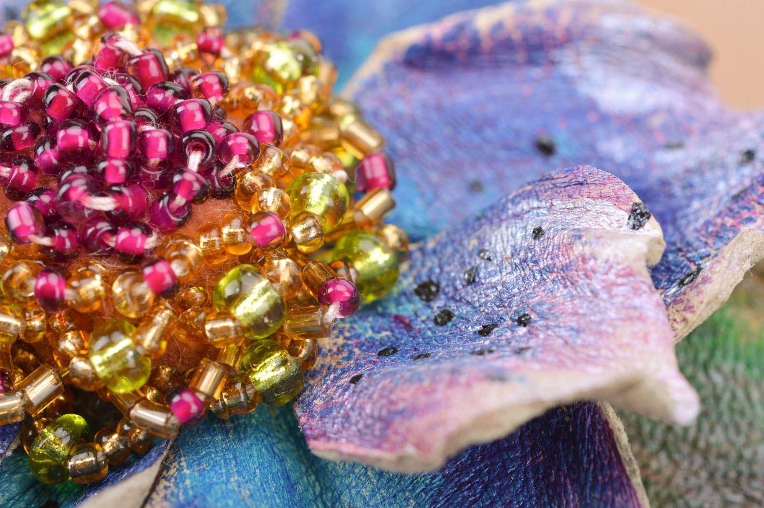 Broche-barrette en cuir faite main en forme de fleur de lys bijou pour femme photo 4