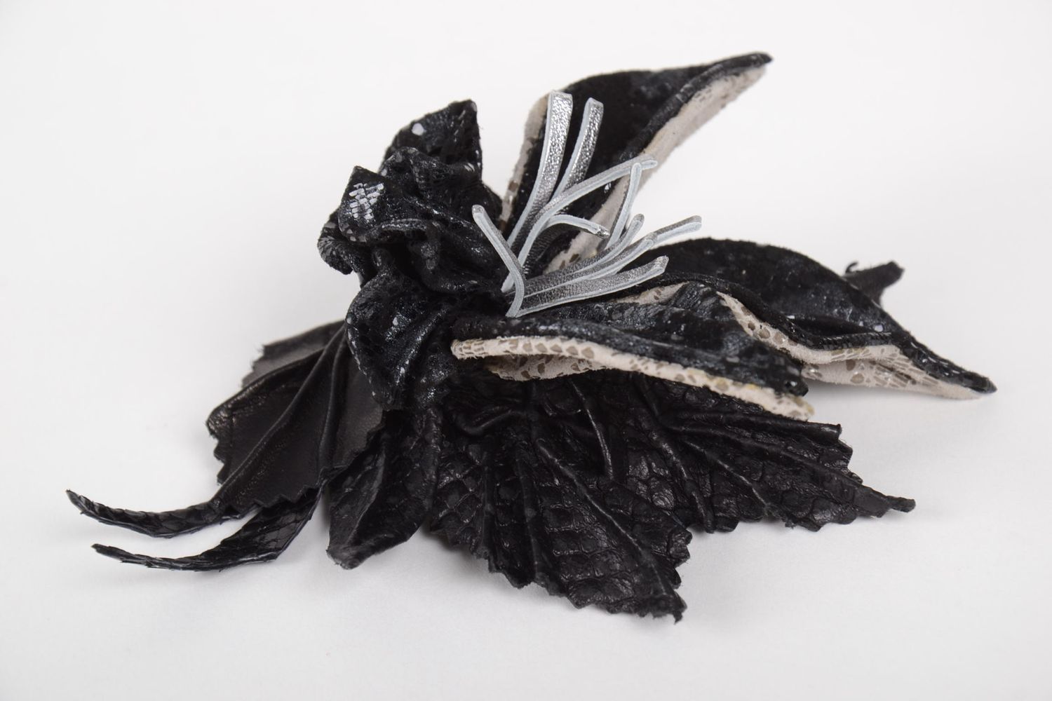Broche Barrette fleur noire faite main grosse en cuir Accessoire femme photo 5