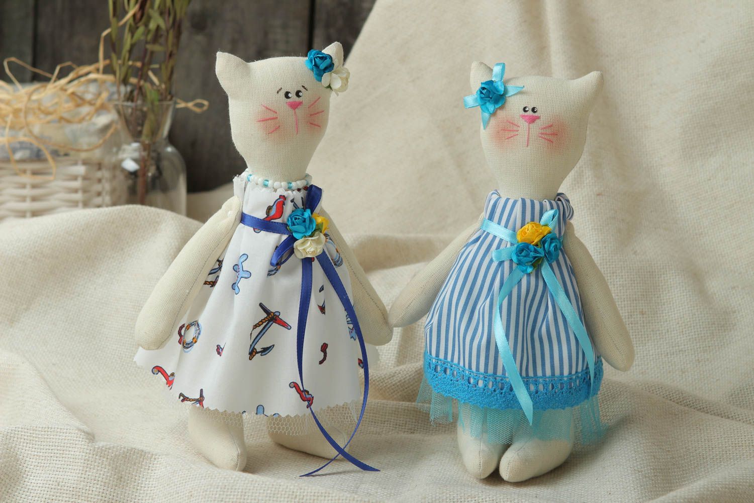 Peluches chats en robes Jouets faits main textiles Cadeau original 2 pièces photo 1