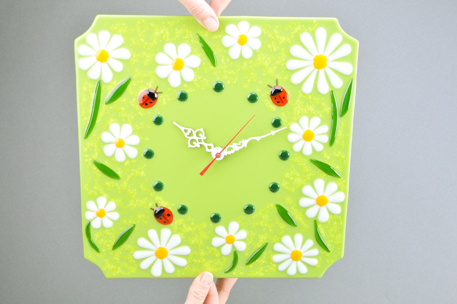 Handgemachte grüne künstlerische Wanduhr für Küche mit Kamillen Fusing Technik  foto 3