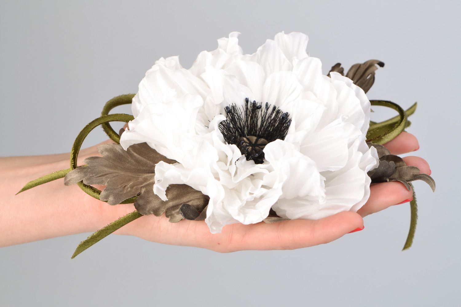 Брошь цветок из сатин-атласа Белый мак фото 2