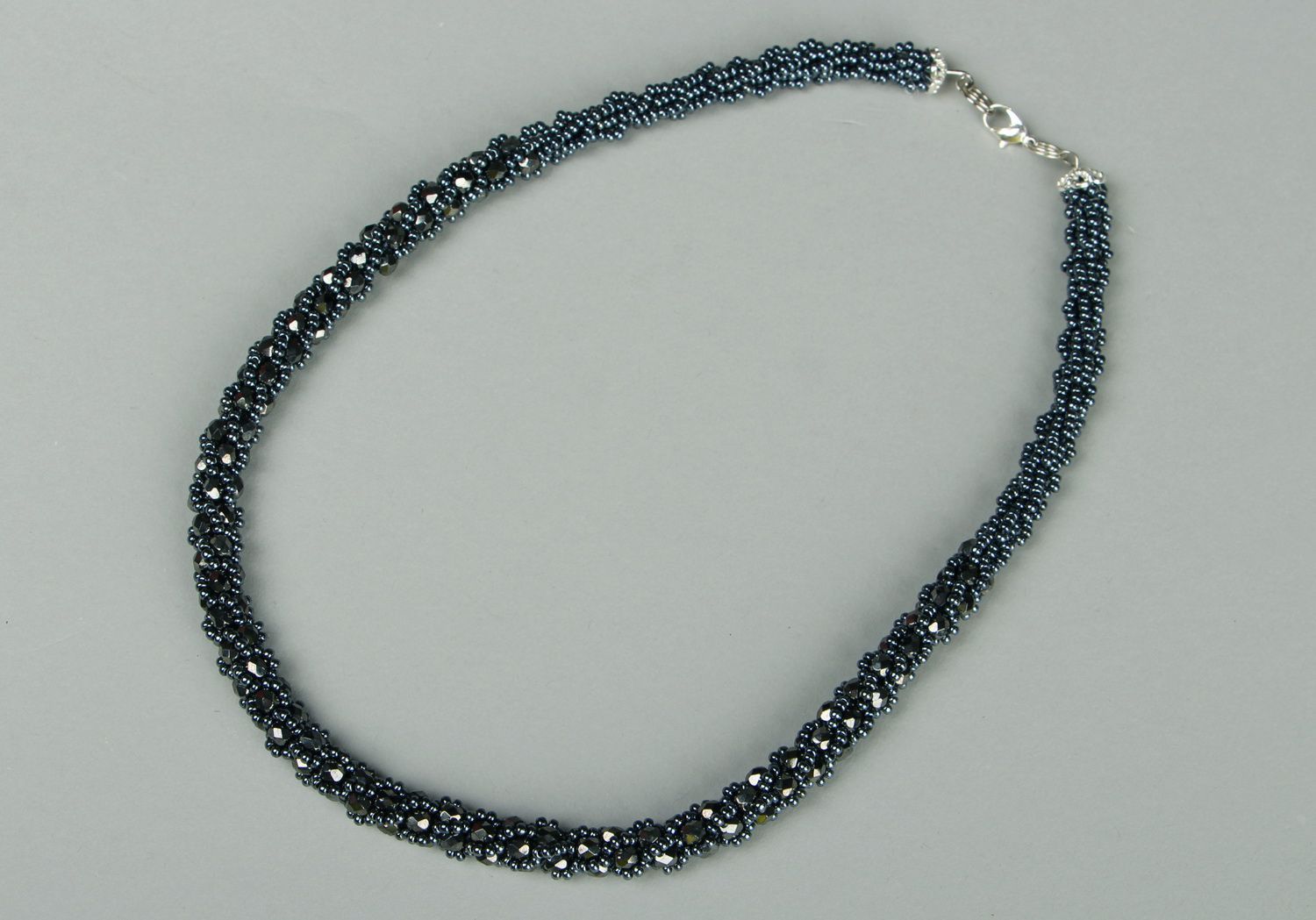 Collier en perles de rocaille tchèques Hématite photo 1