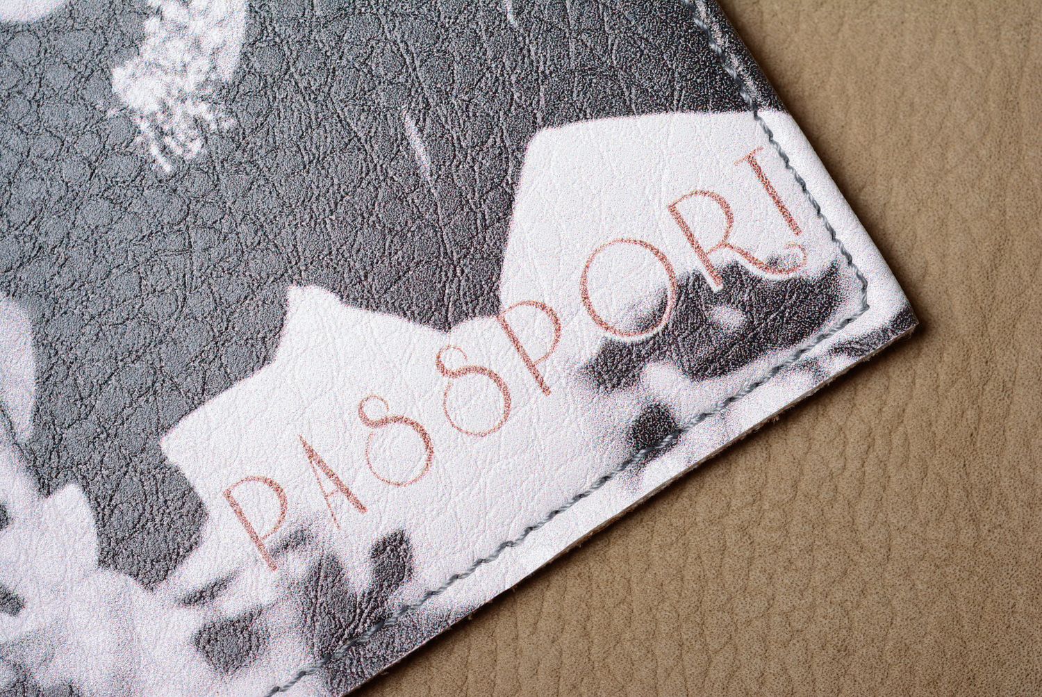Обложка на паспорт с принтом фото 4