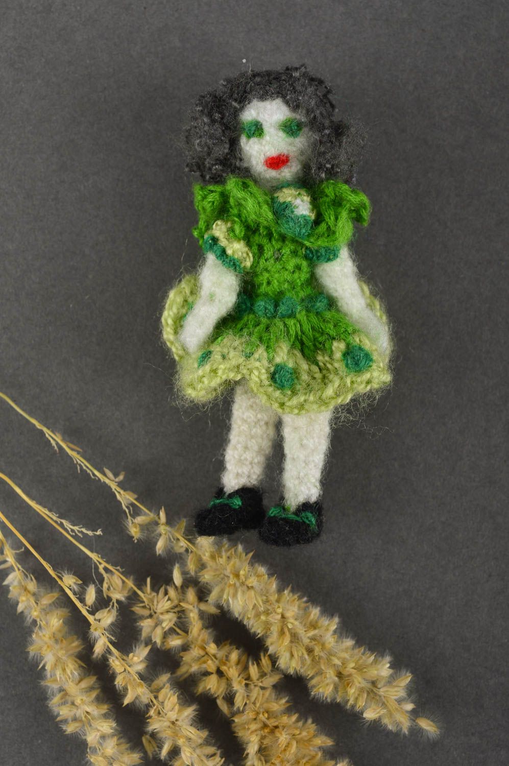 Poupée au crochet Jouet fait main tricoté en robe verte Cadeau pour enfant photo 1