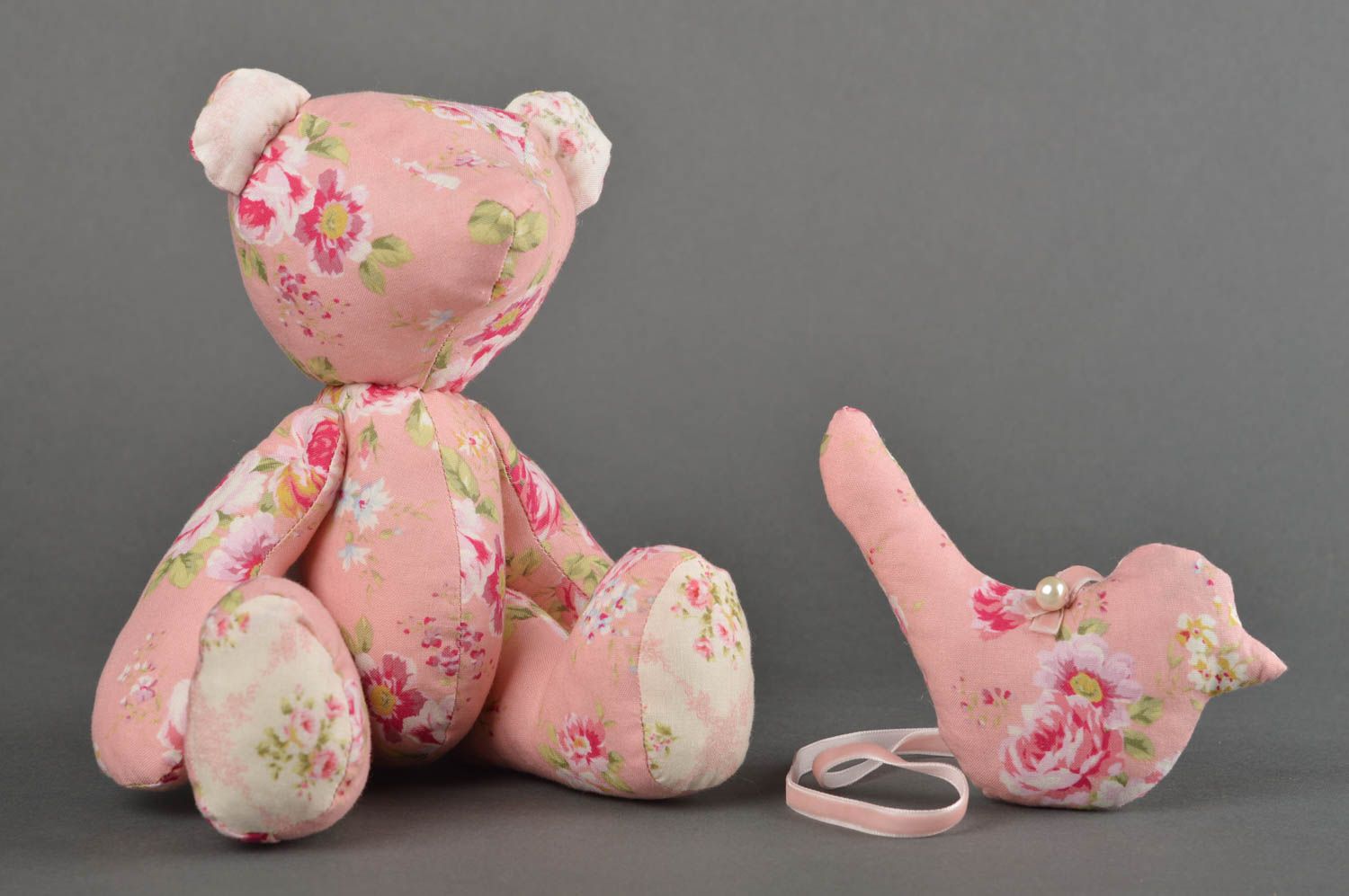 Jouet ours Oiseau à suspendre faits main roses coton Décoration chambre enfant photo 3