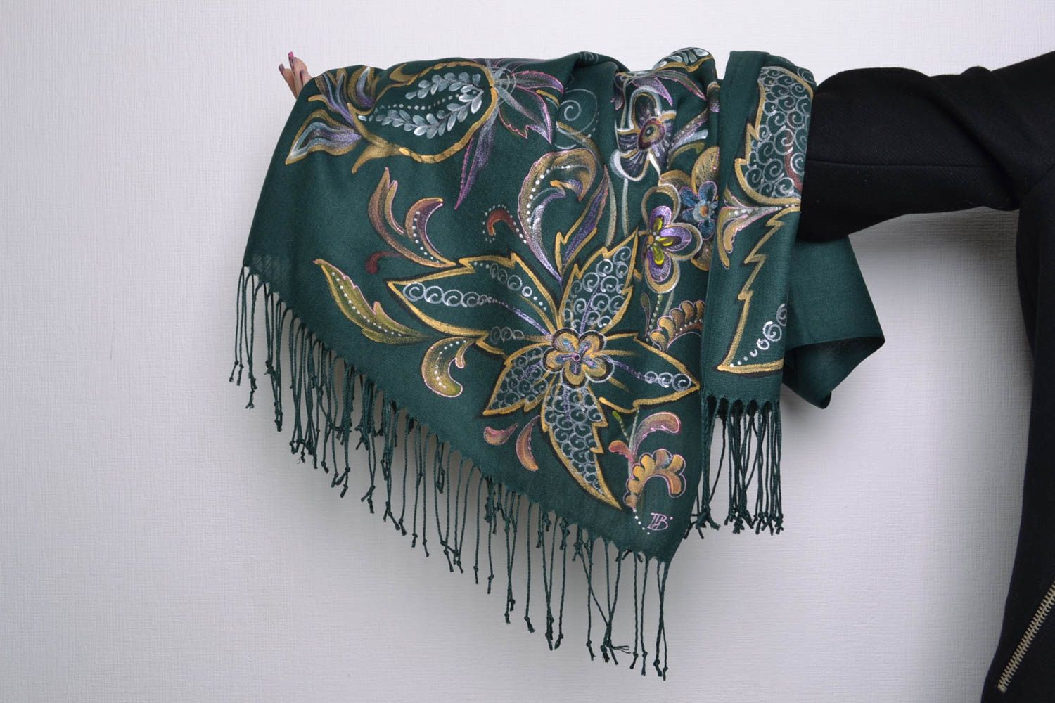 Demi-season painted green cashmere scarf with flowers and fringe photo 5