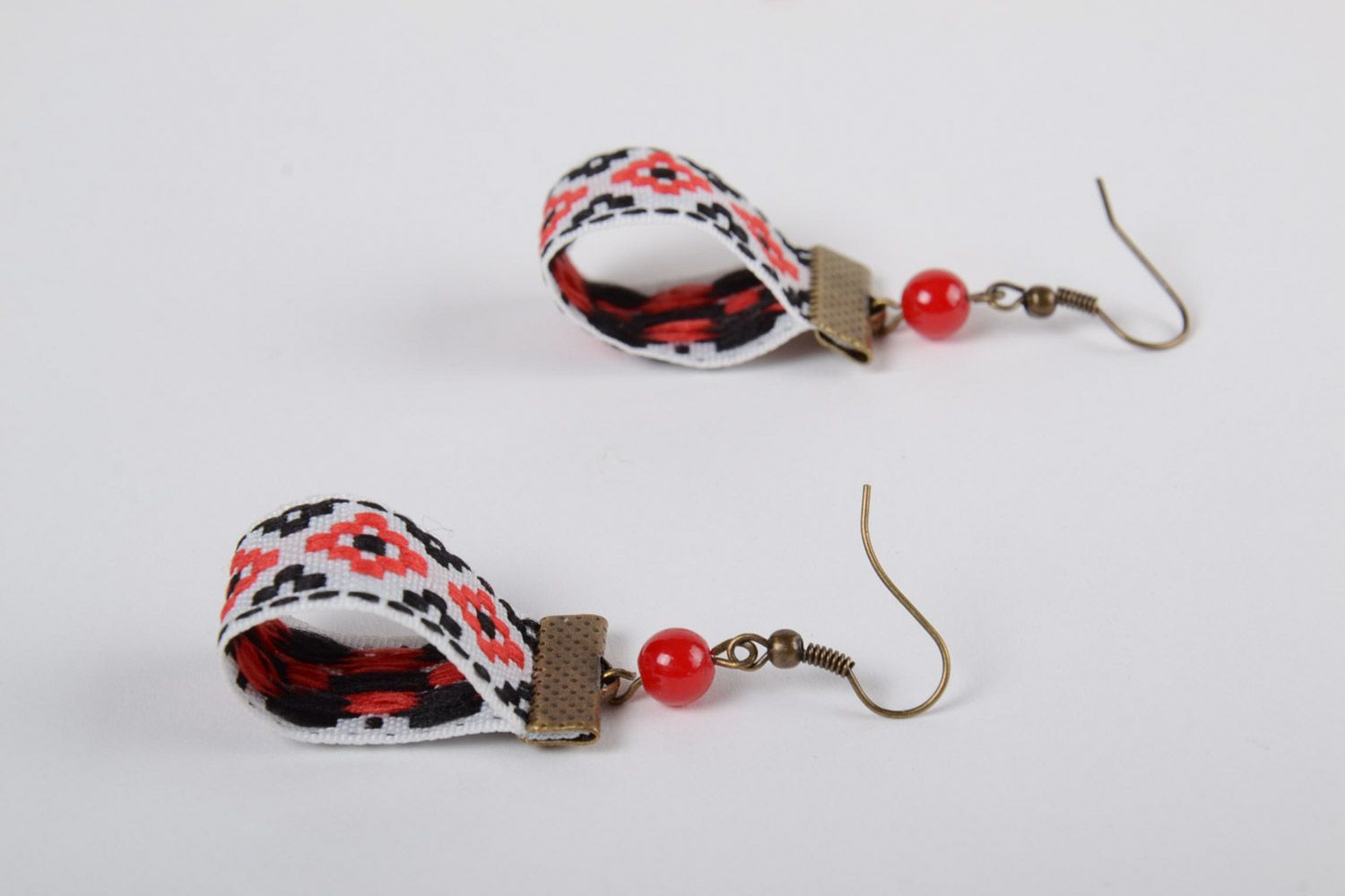 Boucles d'oreilles en textile faites main pendantes ornementées style ethnique photo 5