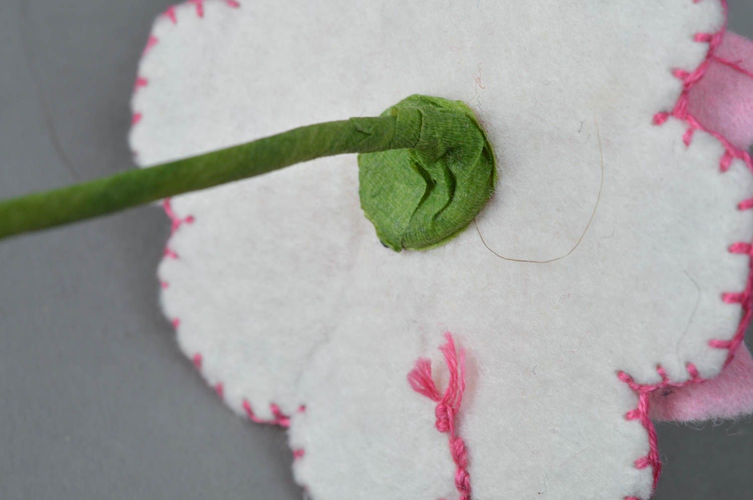 Fleur artificielle rose clair en feutre décorative originale faite main photo 4
