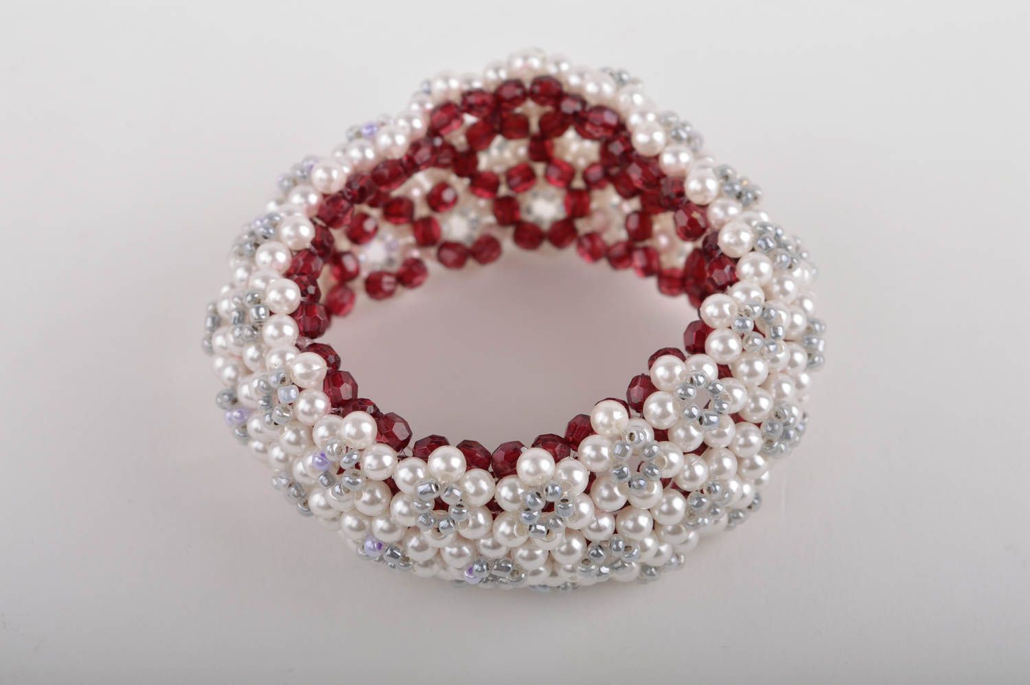 Bracelet blanc Bijou fait main fausses perles blanc-rouge Cadeau femme photo 2