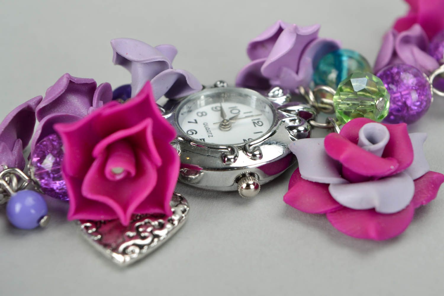 Relógio artesanal feito de contas de acrílico flores de cerâmica plástica com uma cadeia foto 3