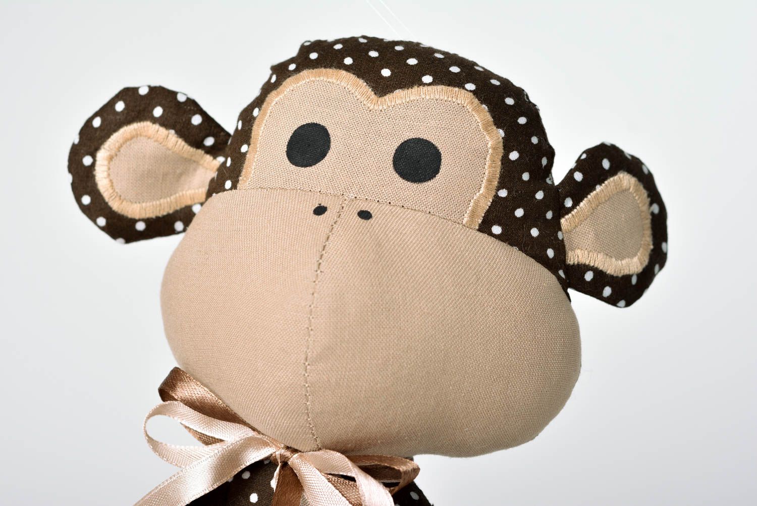 Peluche singe Jouet fait main tissu marron à pois blancs Cadeau pour enfant photo 3