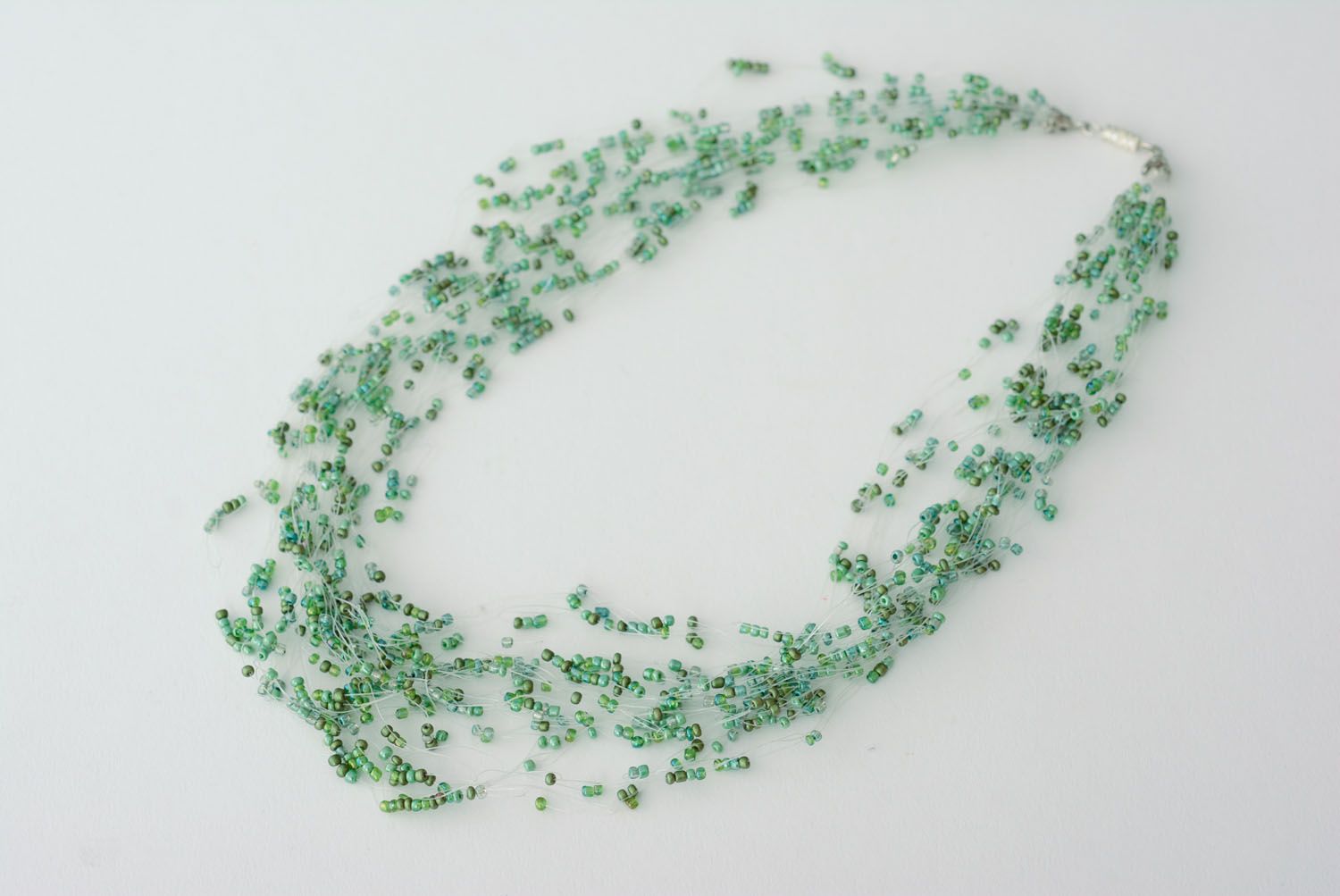 Grünes Collier aus Glasperlen foto 3