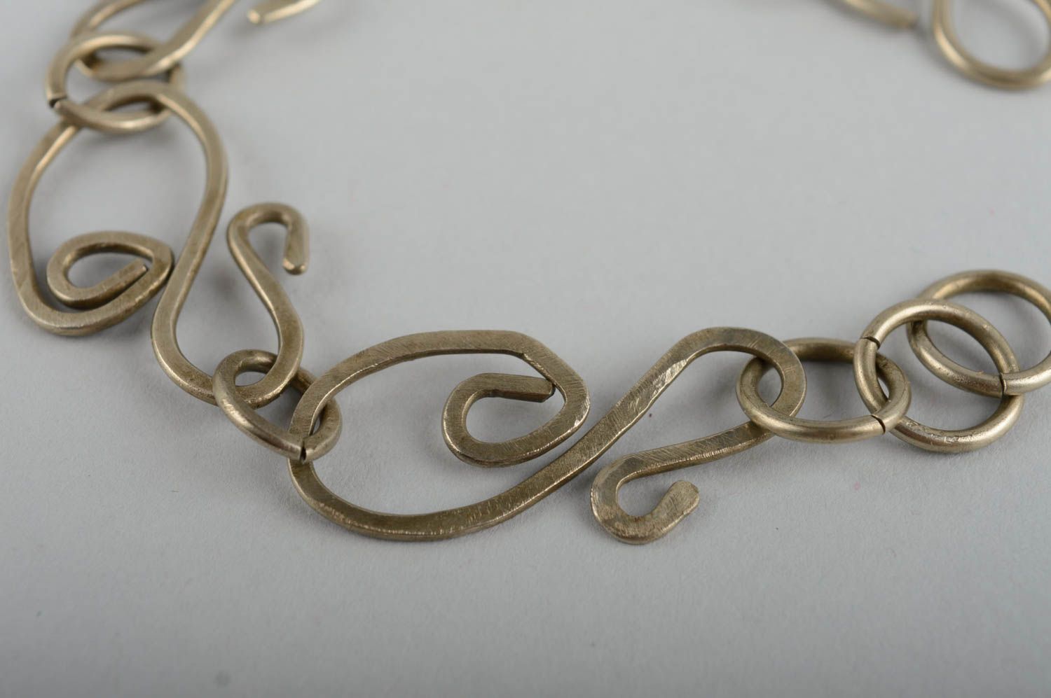 Bracciale in metallo fatto a mano accessorio originale braccialetto di moda foto 3