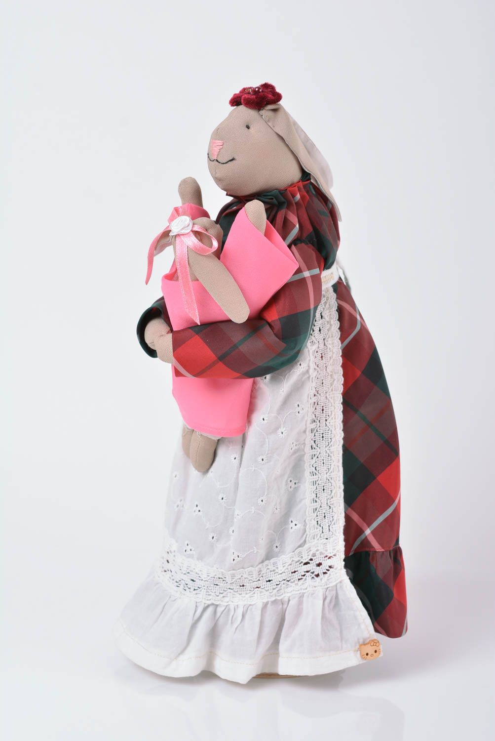 Мягкая игрушка ручной работы зайчиха с дочкой хлопковая на подставке для декора фото 1