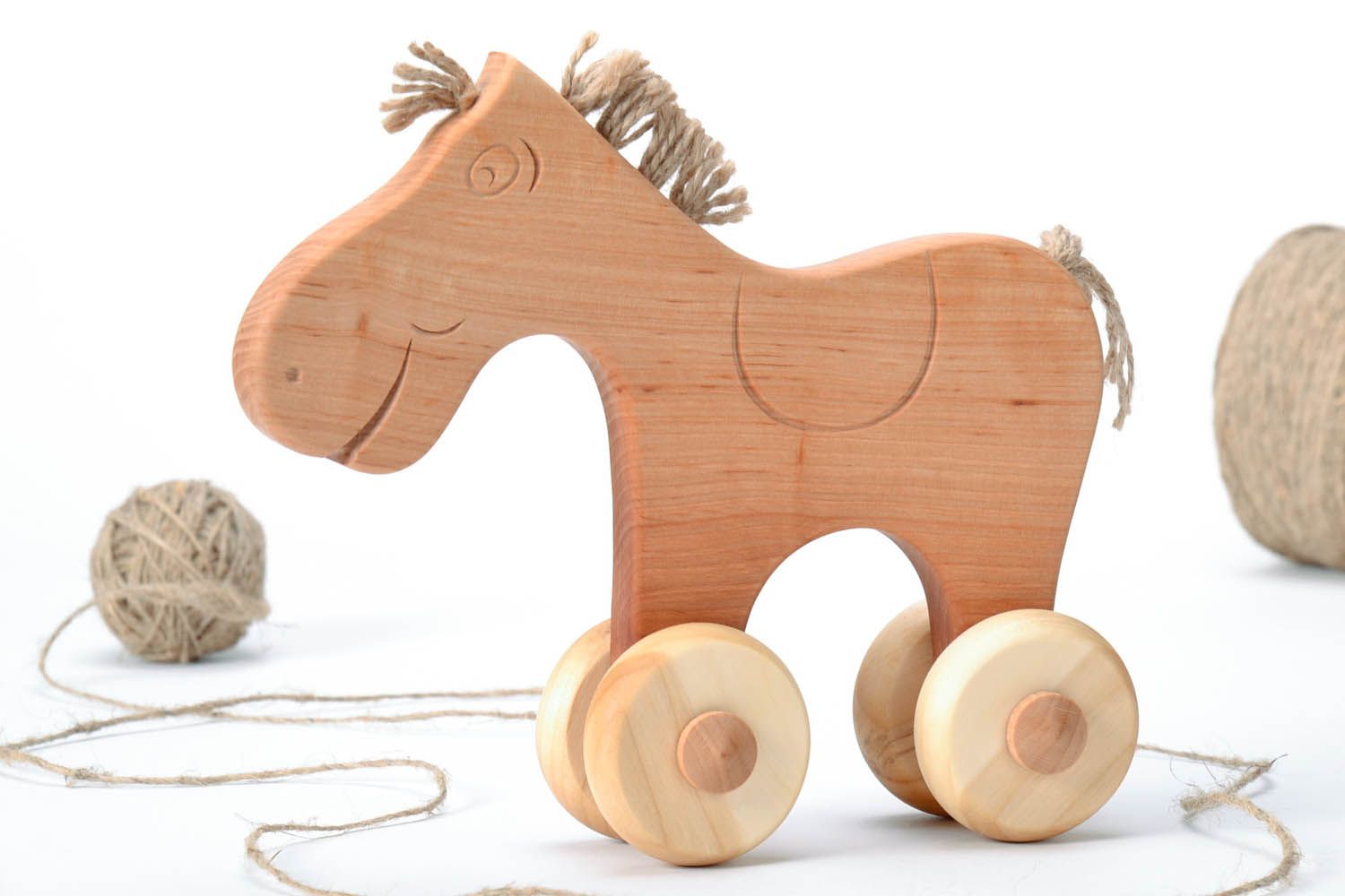 Kleines Pferd aus Holz foto 1