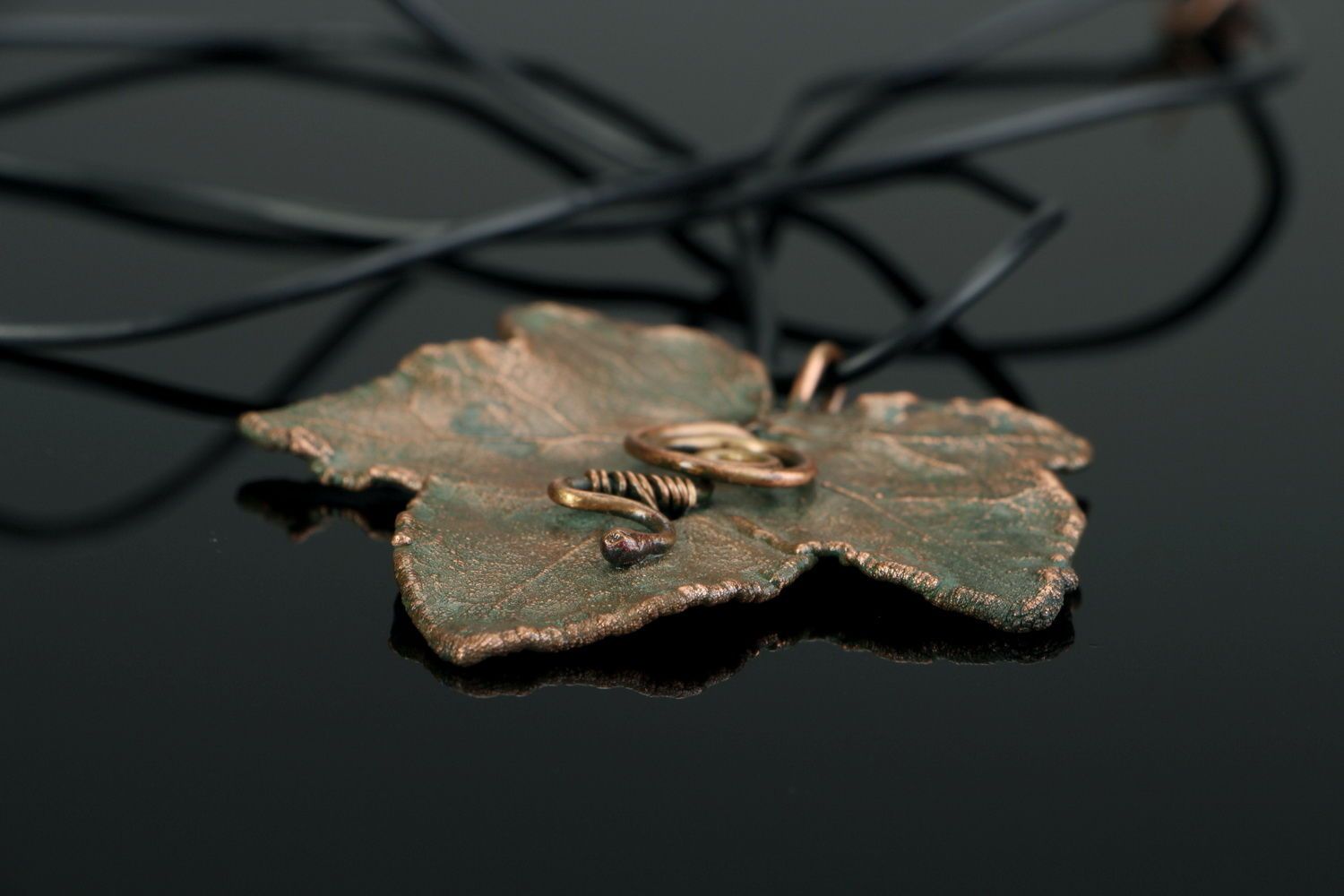 Copper pendant made of leaf photo 3